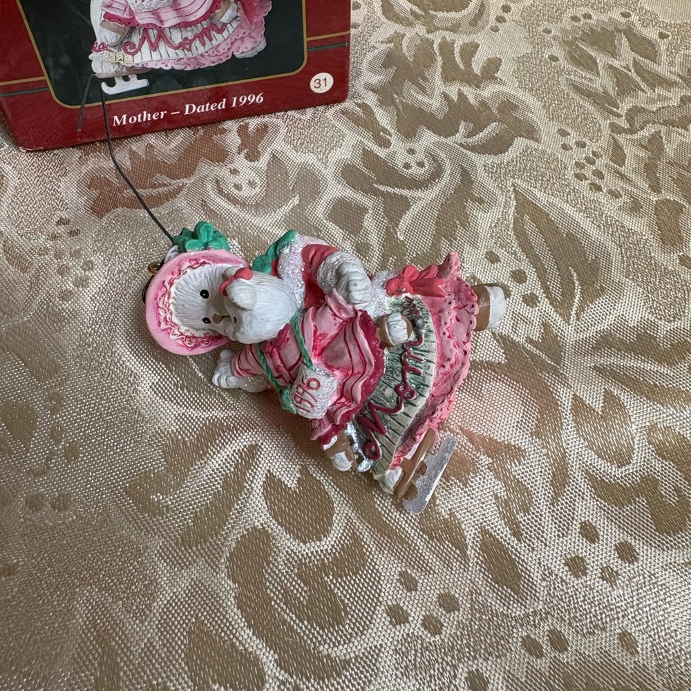 Carlton Cards 1996 Mother Bear Ornament - Pink and Green - Picture 8 of 9